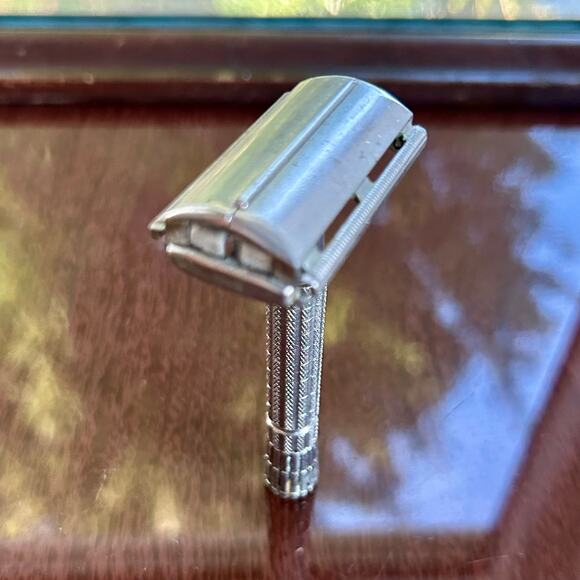 Vintage Safety Razor Double Edge Metal Razor 3.5” Grooming Tool - Picture 2 of 12